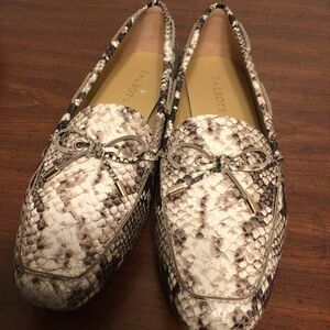 TALBOTS Ivory / Black snake print Becca tie loafer SZ 10M